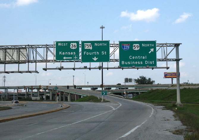 Freeway-style guide signs near the northern end of Missouri 759 in St. Joseph