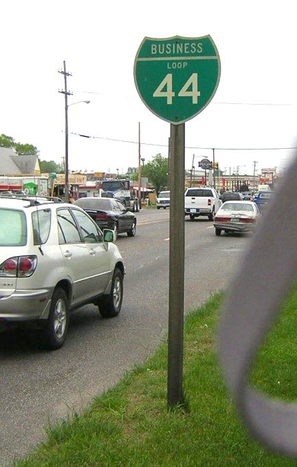 Older-style Business Loop 44 marker in Springfield, Mo.