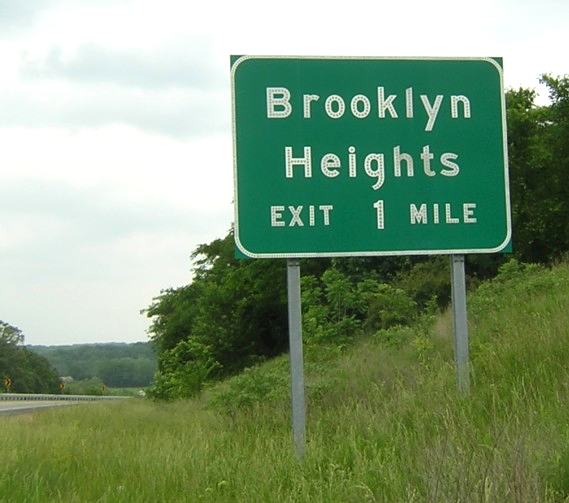 Advance exit sign for Brooklyn Heights from Missouri 171