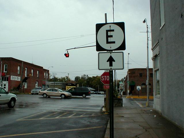 Circle symbol for Route E, Windsor, Mo.
