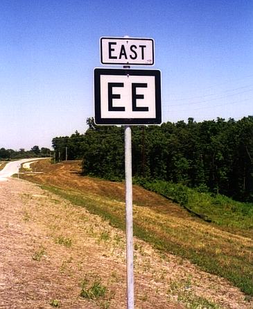 Directional banner on supplemental route EE at Moberly, Mo.