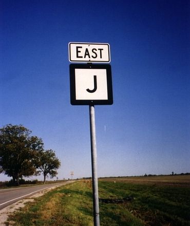 East Route J in Ray County, using a directional banner for a supplemental route