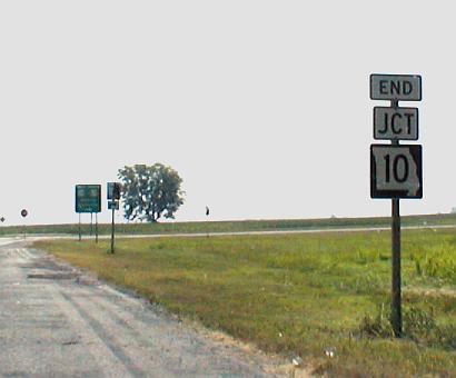Odd combination of junction and end sign on Missouri 10