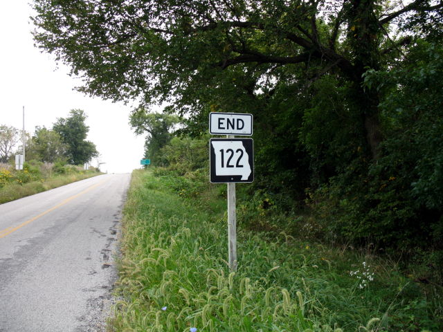 Eastern endpoint of Missouri 122 in Saline County