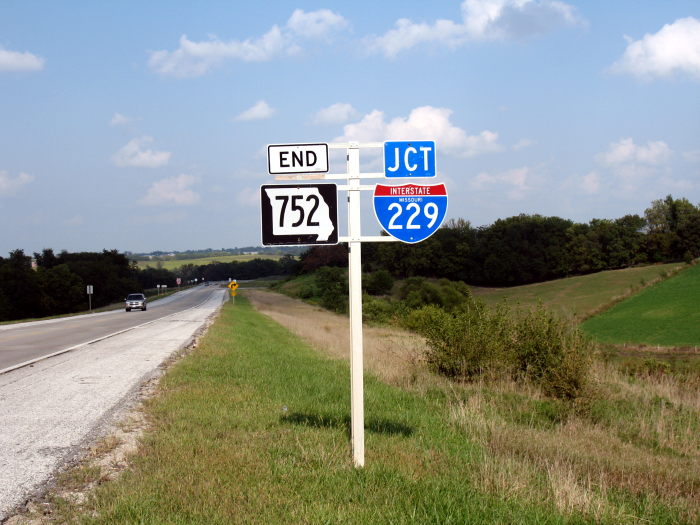 Missouri 752's eastern endpoint is at Interstate 229 in St. Joseph