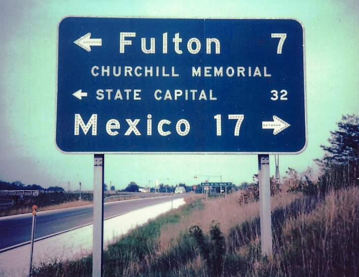 Directional sign for the exit ramp from Interstate 70 at US 54 in Kingdom City, Mo.