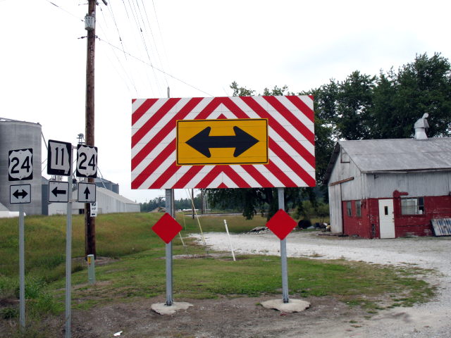 Large sign indicating the end of the roadway at Missouri 11 and US 24 near Brunswick