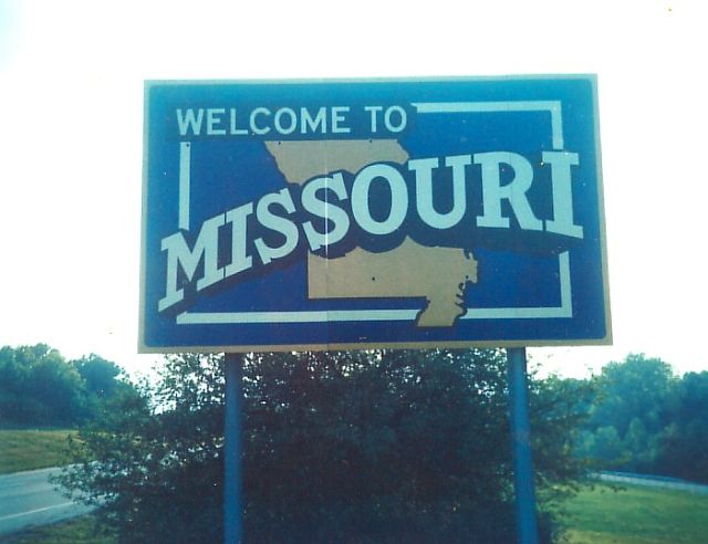 Missouri welcome sign in St. Louis (1986)