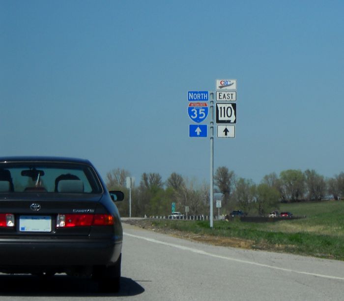 Interstate 35 as Missouri 110 in Kearney (2012)