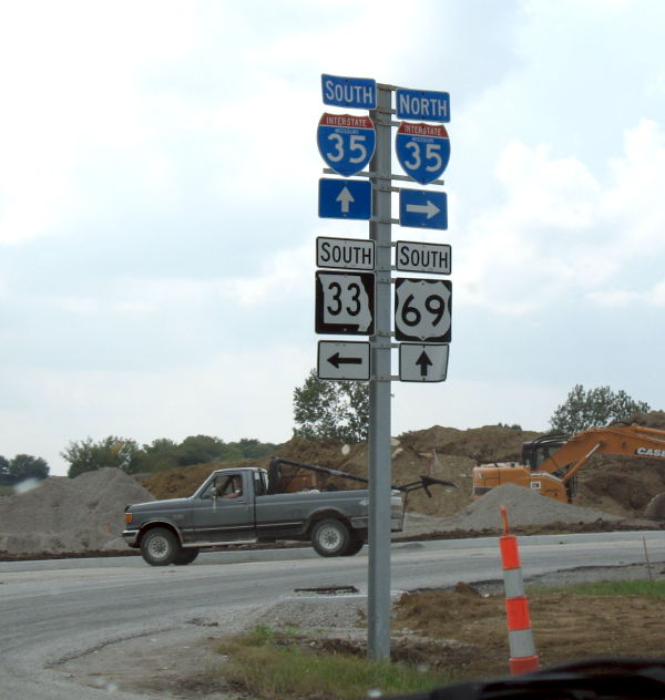 Routes intersecting in Liberty, Missouri