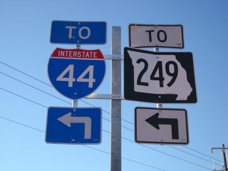 I-44 and Missouri 249 trailblazers from I-49 in Joplin