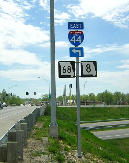 Slightly misleading signs at the St. James exit of Interstate 44