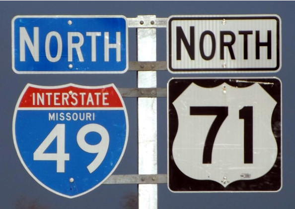 Close-up of I-49 marker with Missouri state name