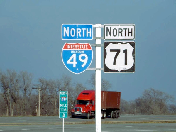 Interstate 49 marker with state name at Rich Hill, Missouri