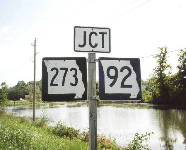 Junction of Missouri 92 and 273 in Tracy