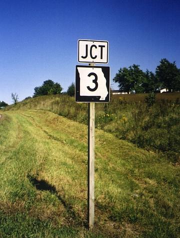 Classic Missouri junction with Missouri 3 in Howard County