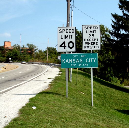 MoDOT standard style for city-limit sign on Missouri 283