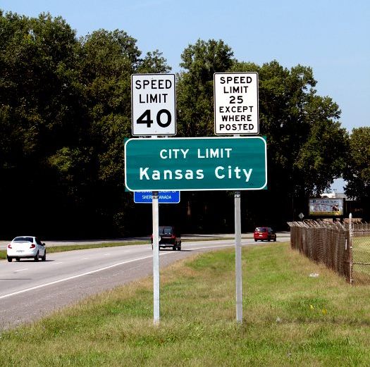 MoDOT freeway style for city-limit sign on non-freeway Missouri 9
