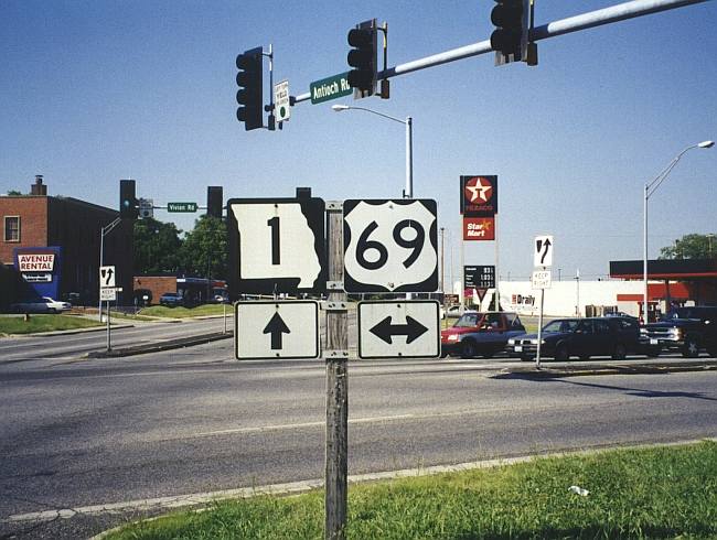 Intersection of Antioch and Vivion Roads in Kansas City, Mo.
