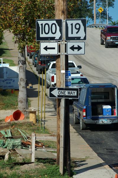 Missouri 100 becomes concurrent with Missouri 19 in downtown Hermann