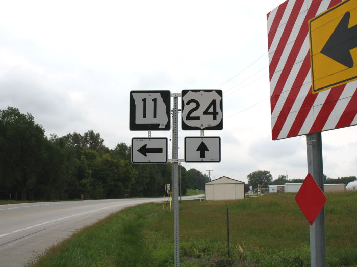 Odd mounting style for Missouri 11 and US 24 sign assembly