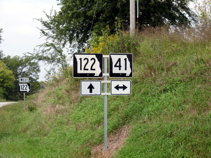 Missouri 122 and Missouri 41 as seen from Route NN