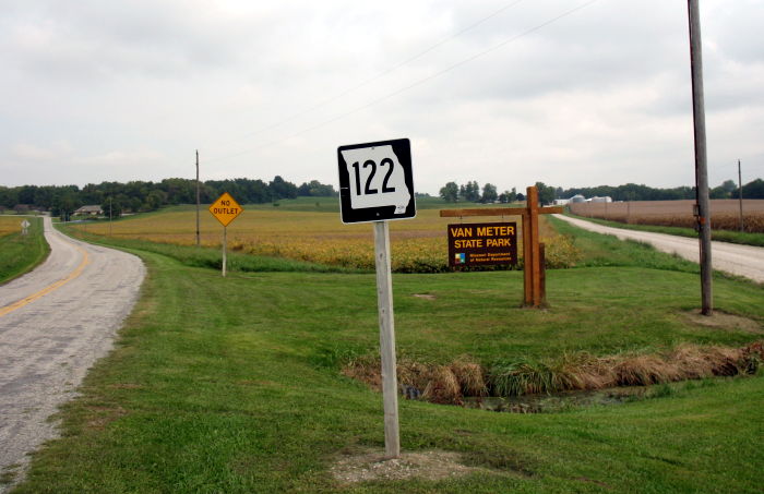 Missouri 122's northern endpoint, at Van Meter State Park