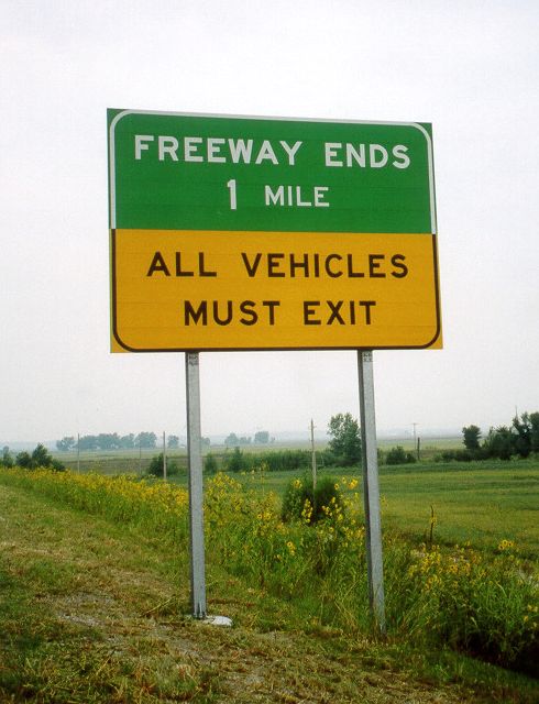 End of Missouri 13 freeway after the Lexington Bridge (2005)