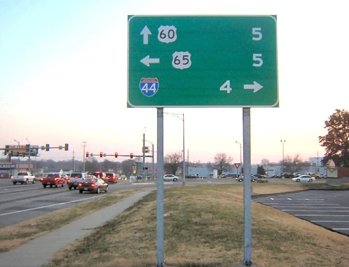 Directional sign on Missouri 13 in Springfield