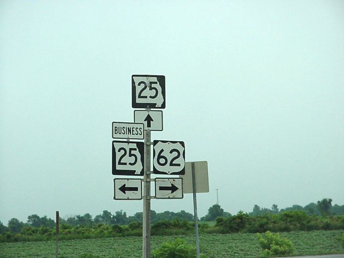 Missouri 25, Business Missouri 25, and US 62 in Malden