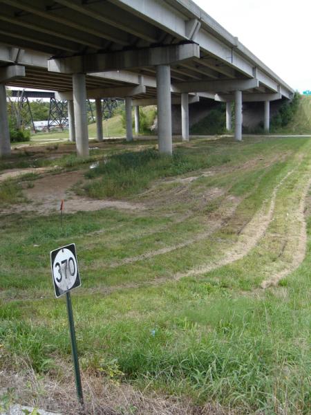 Circle-style Katy Trail marker where it crosses Missouri 370 in St. Charles