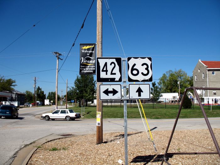 Missouri 42 crosses paths with US 63 in Vienna