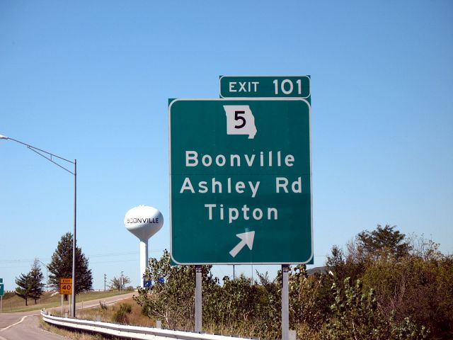 Missouri 5 exit from Interstate 70 in Boonville