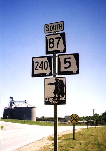 Missouri 87/240/5 approaching Glasgow