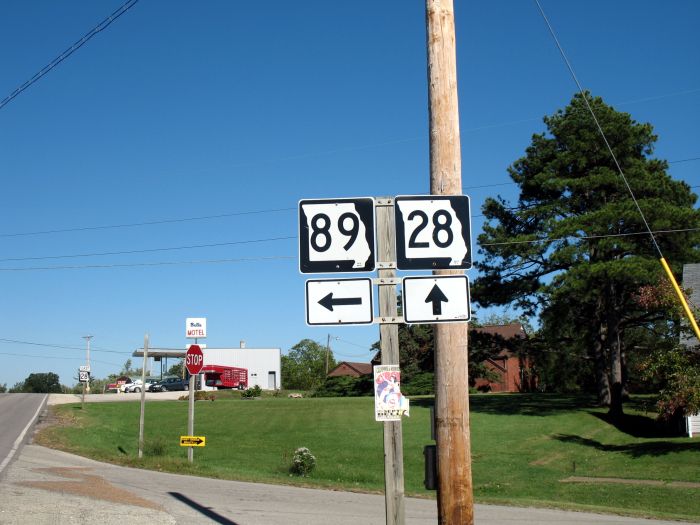 Missouri 89's southernmost intersection, with Missouri 28 in Belle