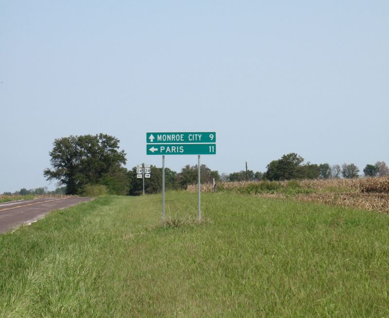 Directional sign at the northern end of Missouri 107