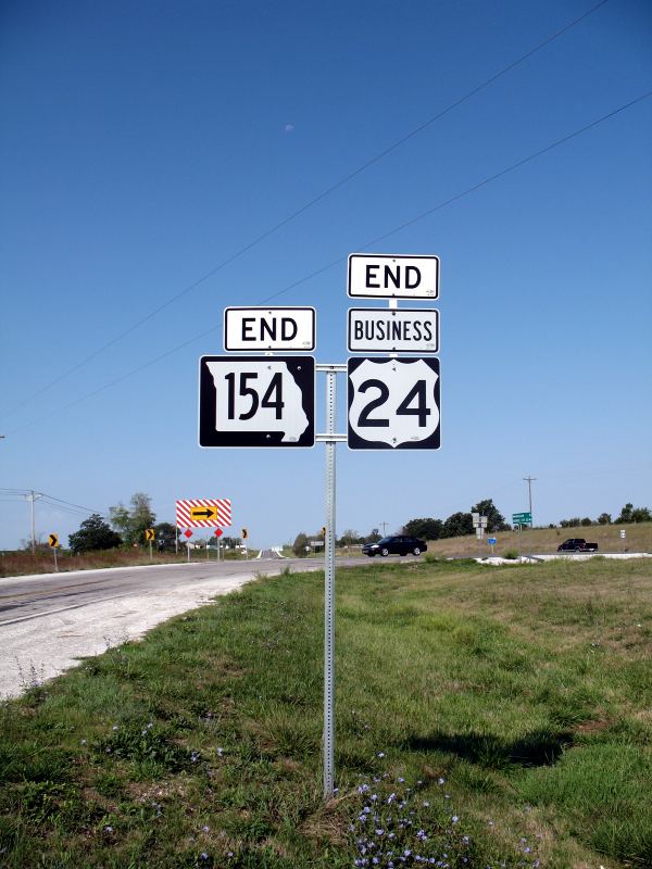 End of Business US 24 and Missouri 154 in Paris