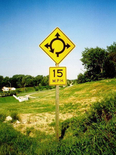 Roundabout warning on Missouri 45 in Platte County