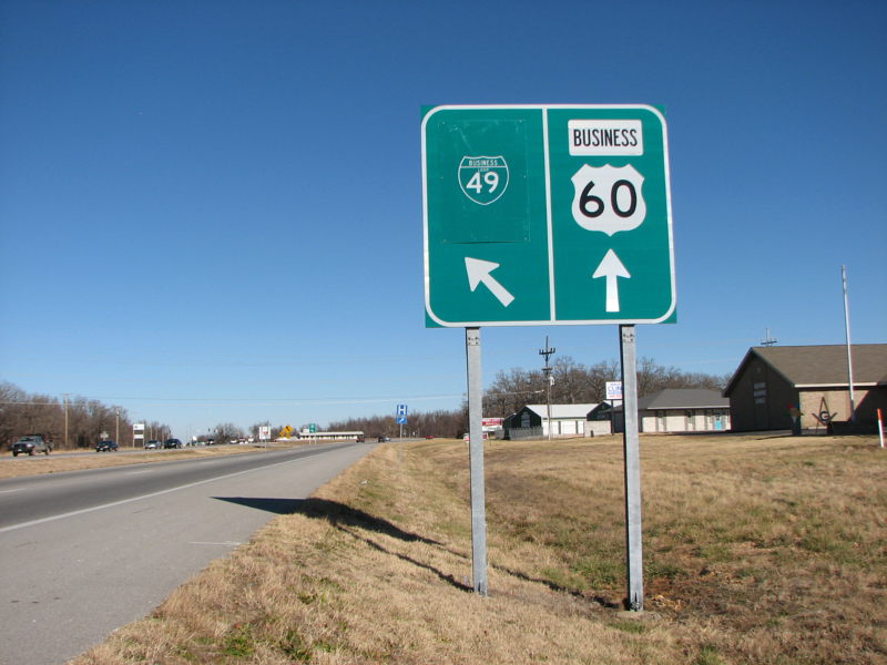 Odd smaller-sized Business Loop 49 shield at Neosho, Mo.