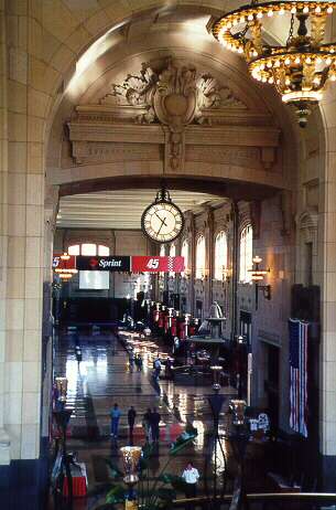 The central clock at Kansas City's Union Station