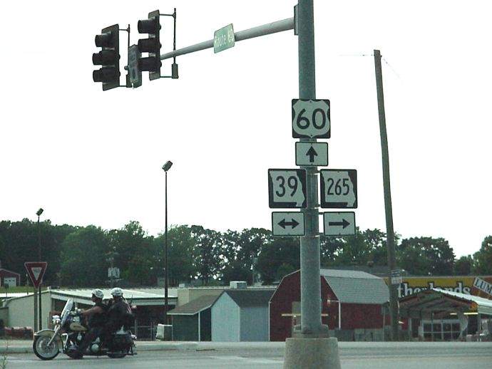 US 60 intersects with Missouri 39 and Missouri 265 in Aurora