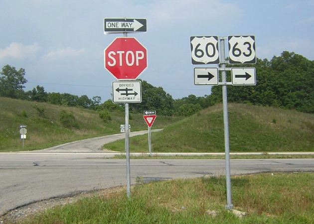 Confusing directions for US 60 and 63 near Willow Springs, Mo.