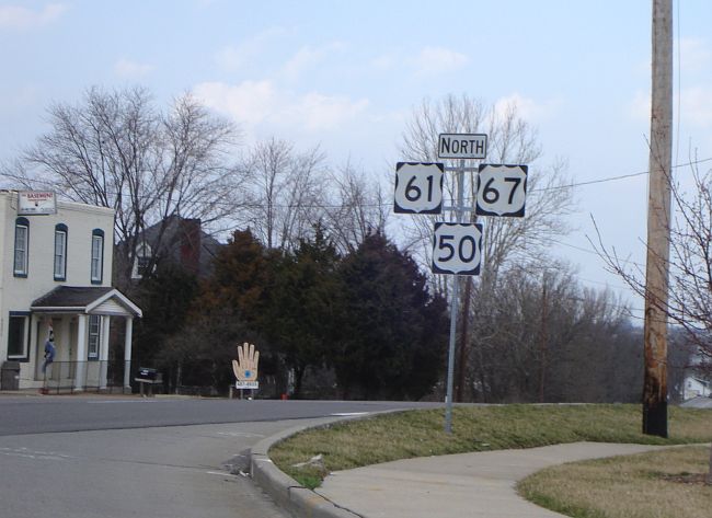 US 50 erroneously added to US 61/67 sign assembly in St.  Louis County, Mo.