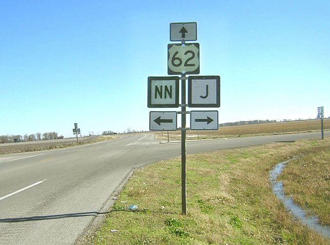 Arrow on top for US 62 in New Madrid County, Mo.