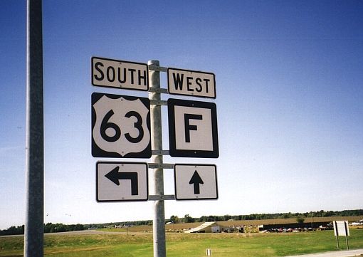 Directional banner on supplemental route near Sturgeon, Mo.