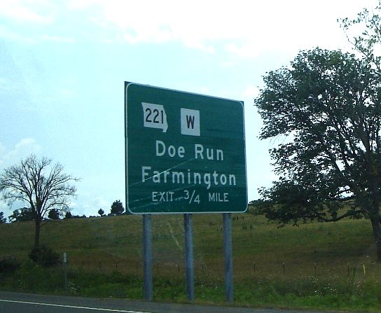 Missouri 221 exit from US 67 in Farmington (advance sign)
