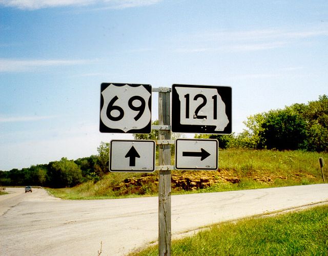 Missouri 121 at US 69 going into Wallace State Park