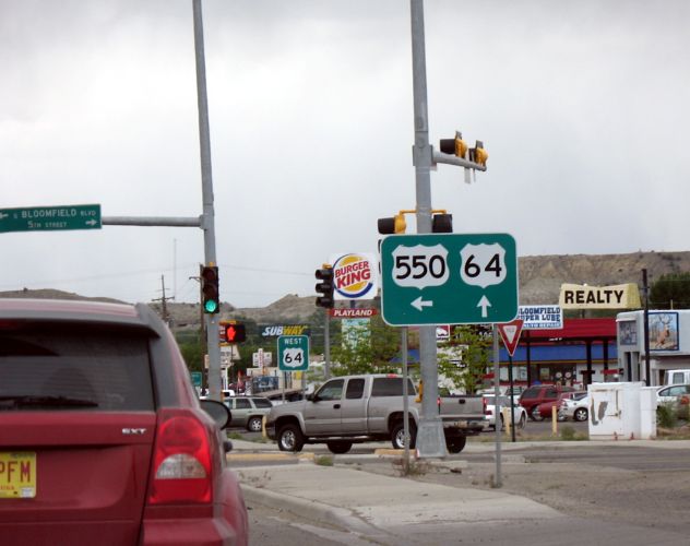 Single-panel directional and reassurance markers in Bloomfield, New Mexico