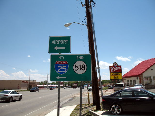 Single-panel sign marking the end of NM 518 and the route to Interstate 25 in Las Vegas