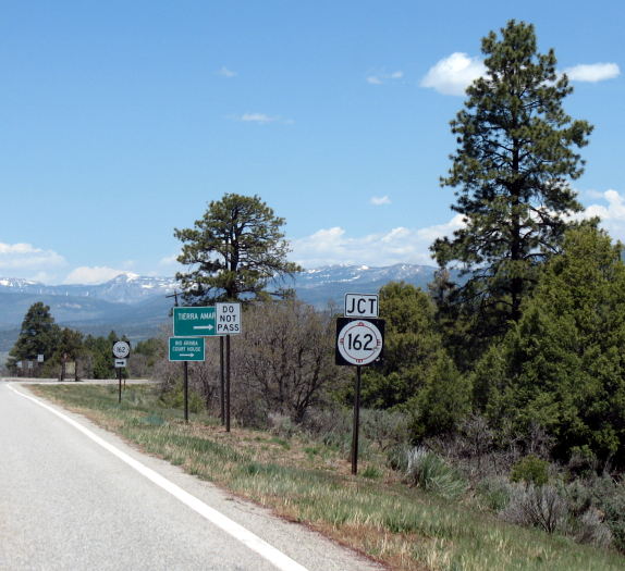 One of the two intersections of NM 162 with US 84 in Tierra Amarilla
